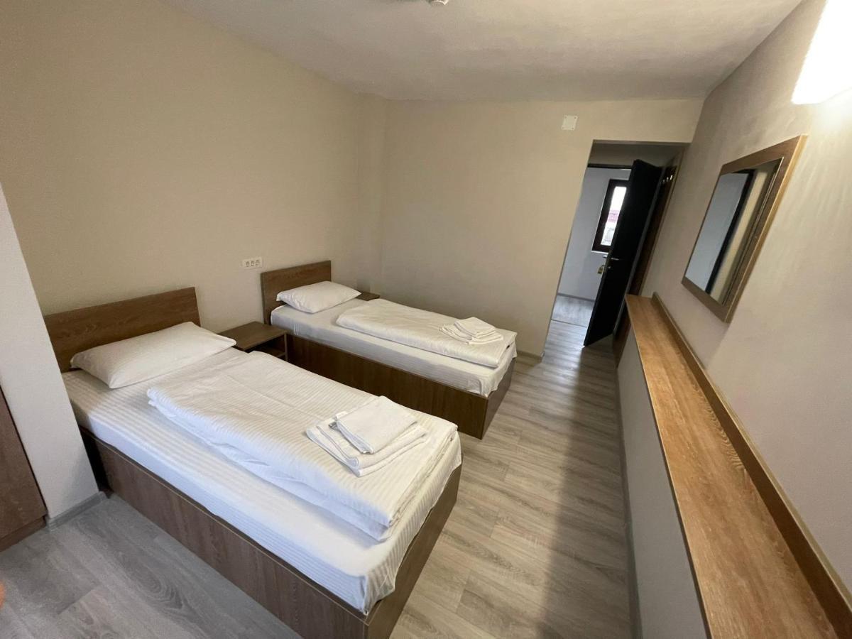Hotel Le Baron Timisoara Esterno foto