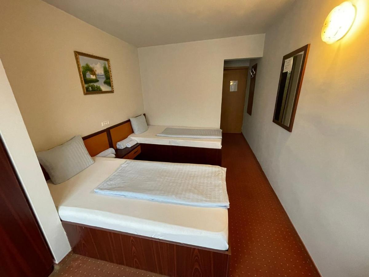 Hotel Le Baron Timisoara Esterno foto