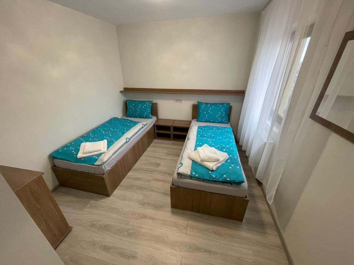 Hotel Le Baron Timisoara Esterno foto
