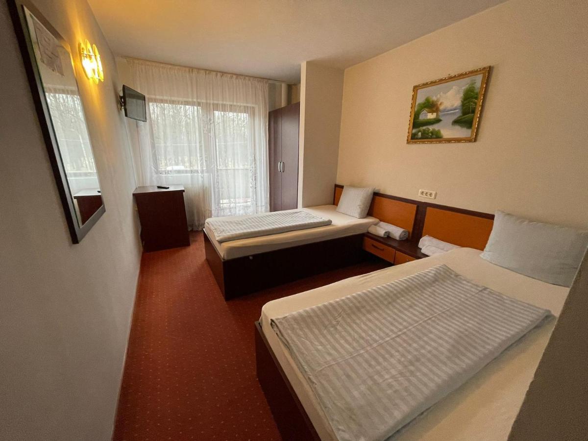 Hotel Le Baron Timisoara Esterno foto