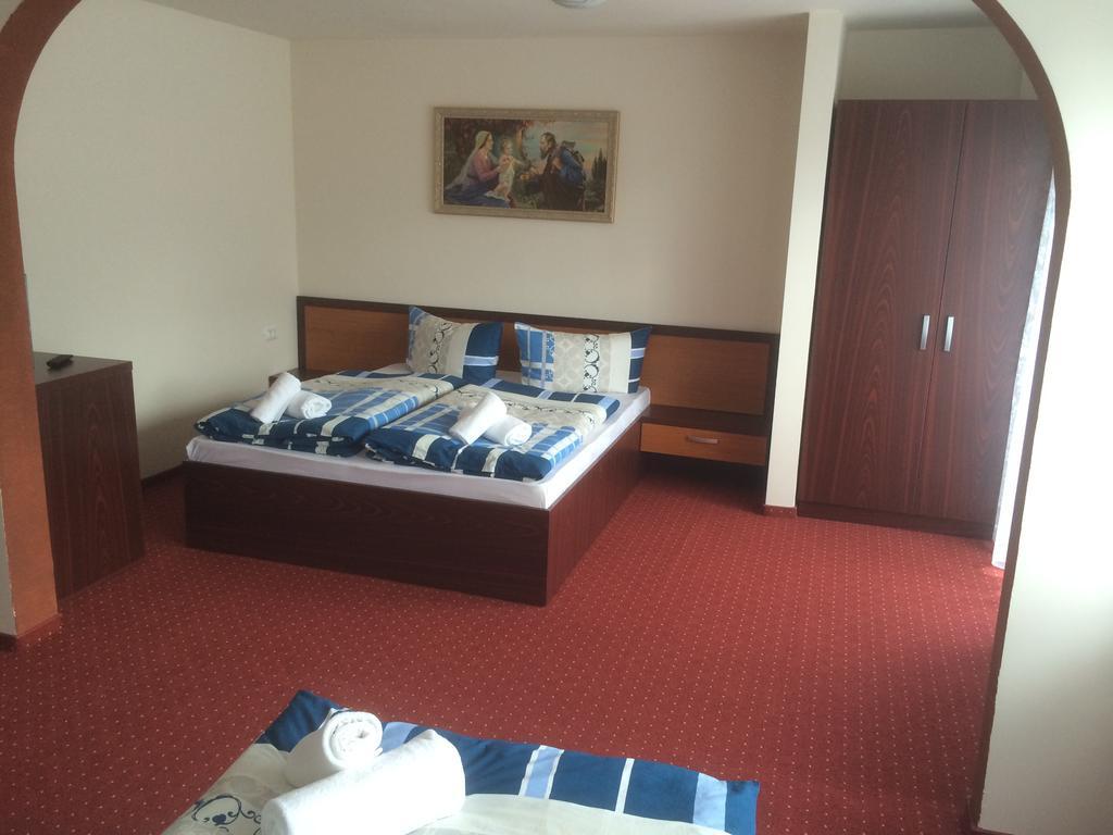 Hotel Le Baron Timisoara Esterno foto