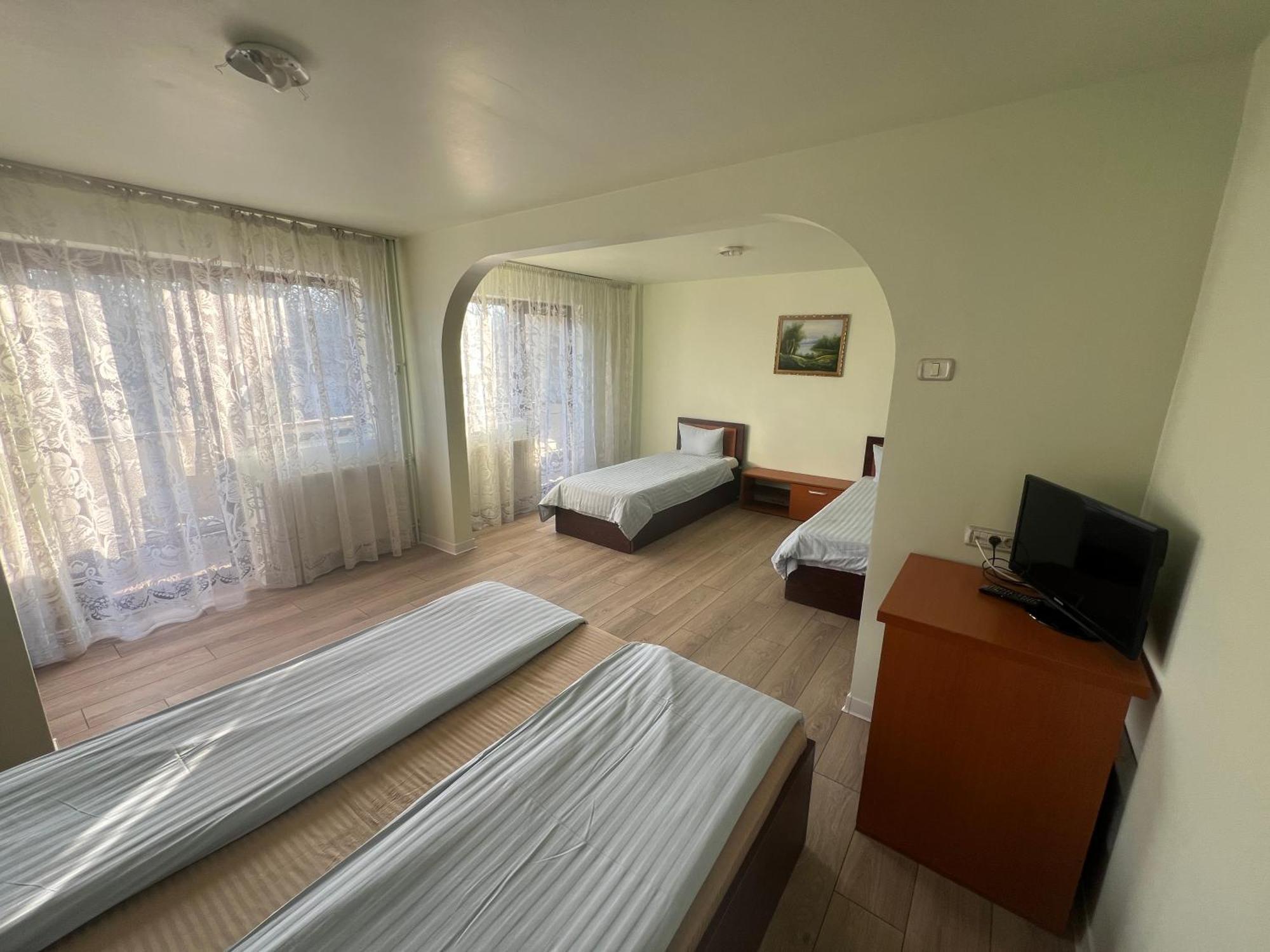 Hotel Le Baron Timisoara Esterno foto